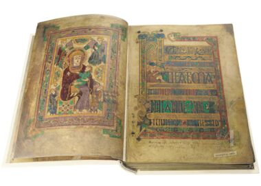 Il Libro di Kells (Book of Kells) Trinity College Library, Dublino Il Libro di Kells (Book of Kells) Trinity College Library, Dublino